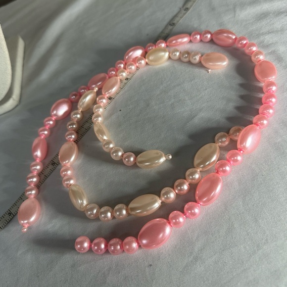 Vintage pink pop bead necklace and bracelets - Picture 5 of 5